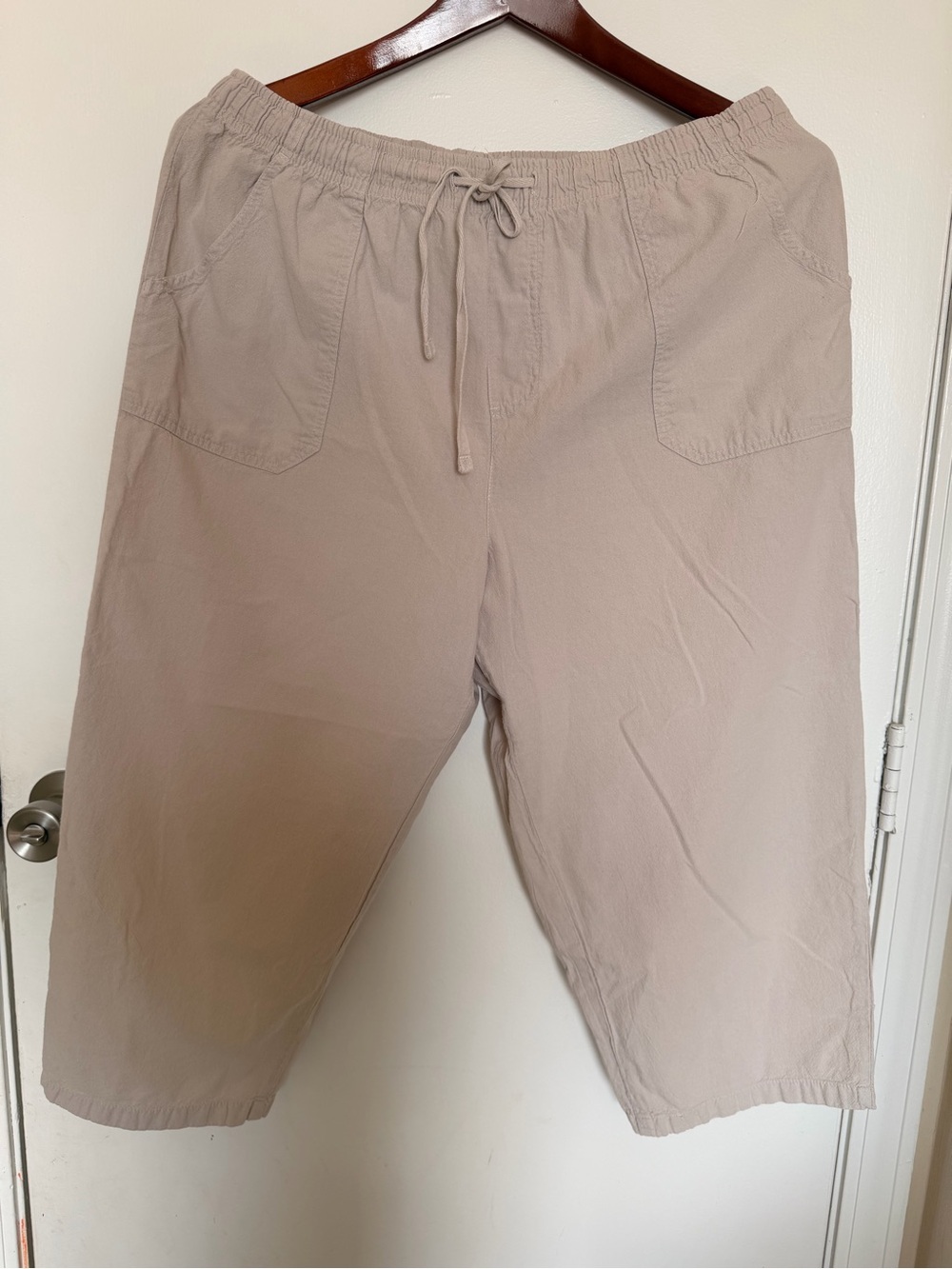 Basic Editions Taupe Elastic-Waist Pull-On Capri Pants